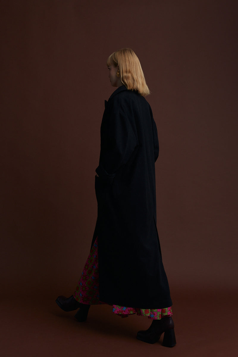 VOUKOLIKON OVERCOAT (BLACK)