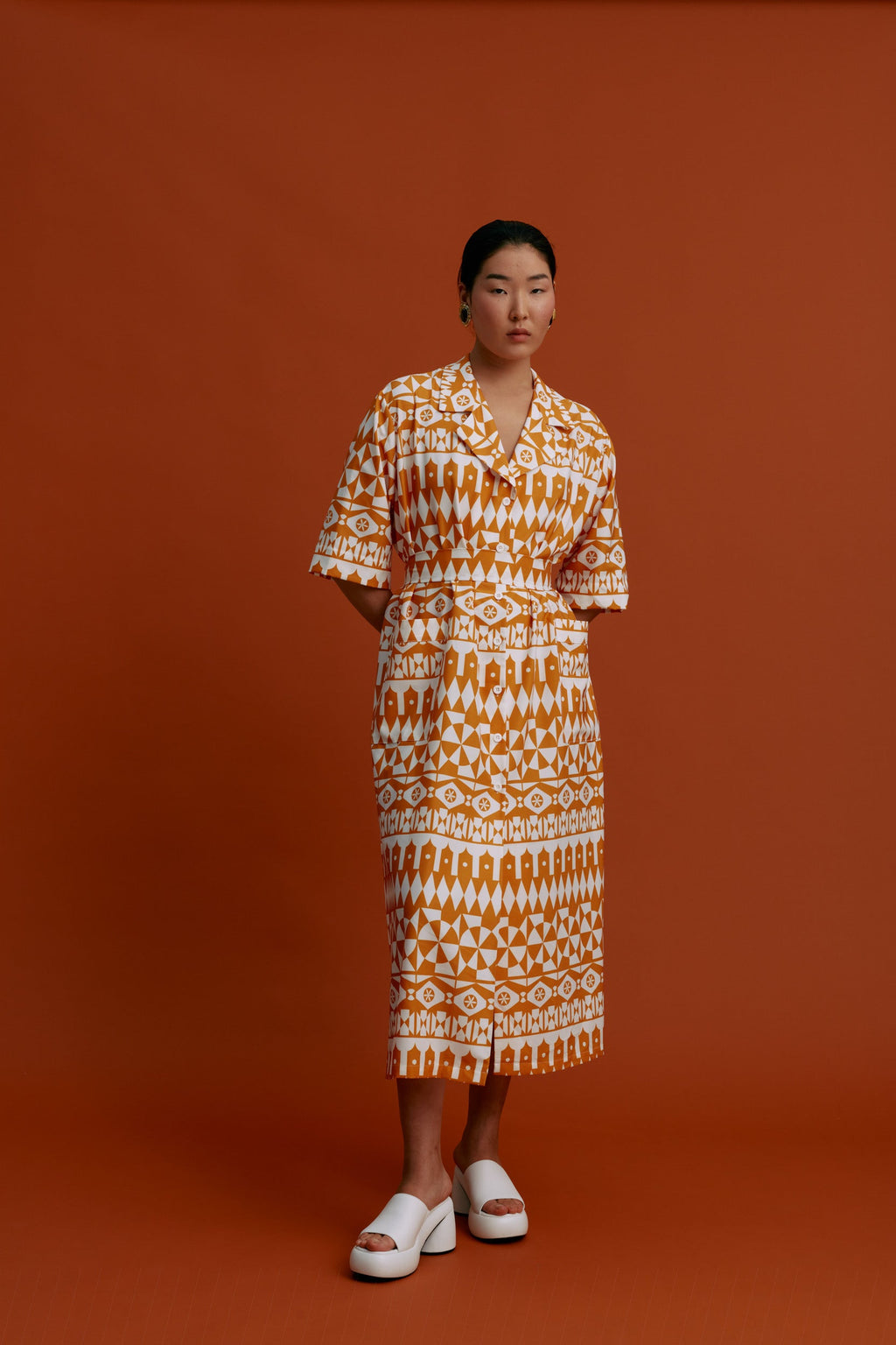 VRONTADOS Maxi Dress (White Motifs Orange)