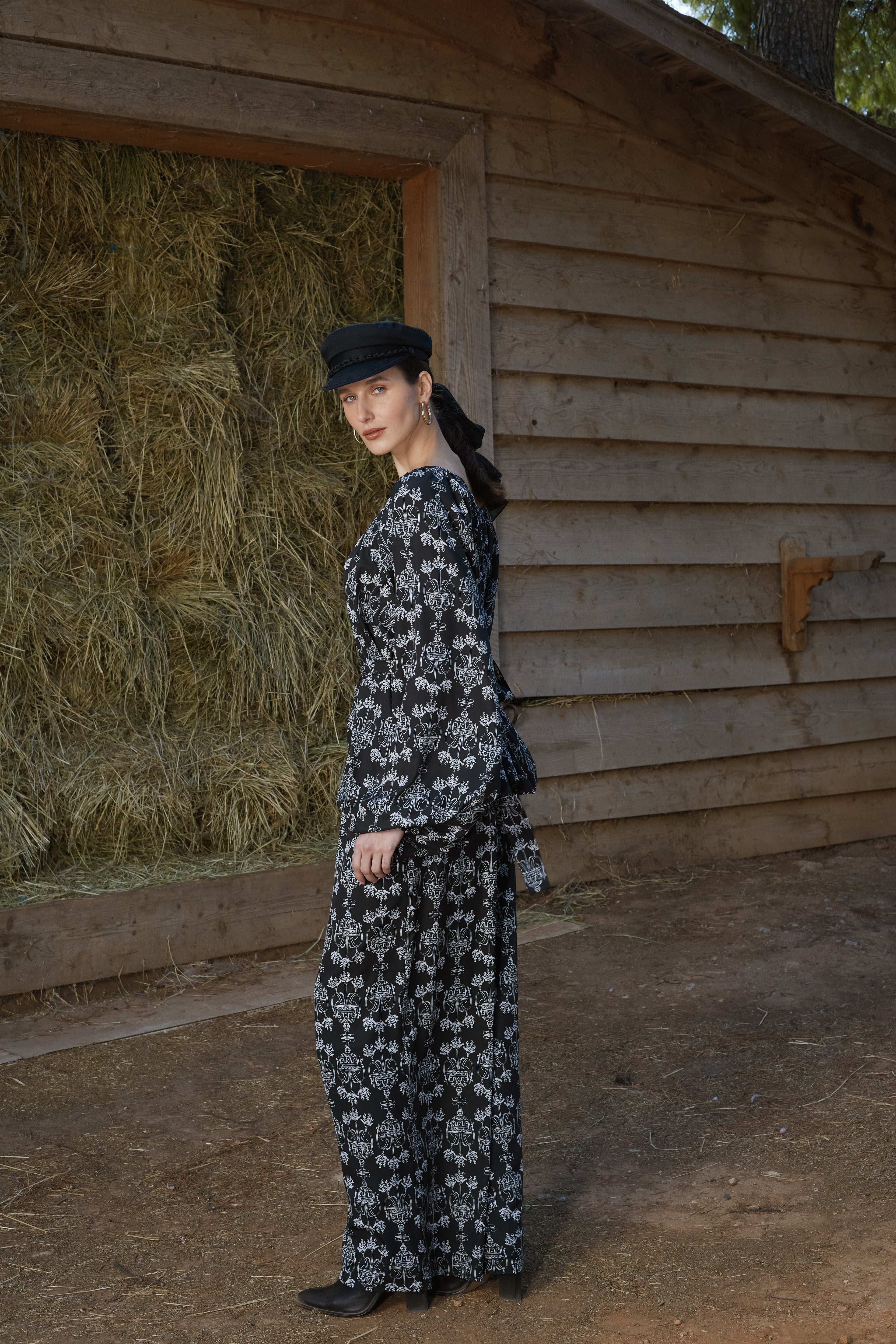 VLACHA TOP (Black Vase Print)