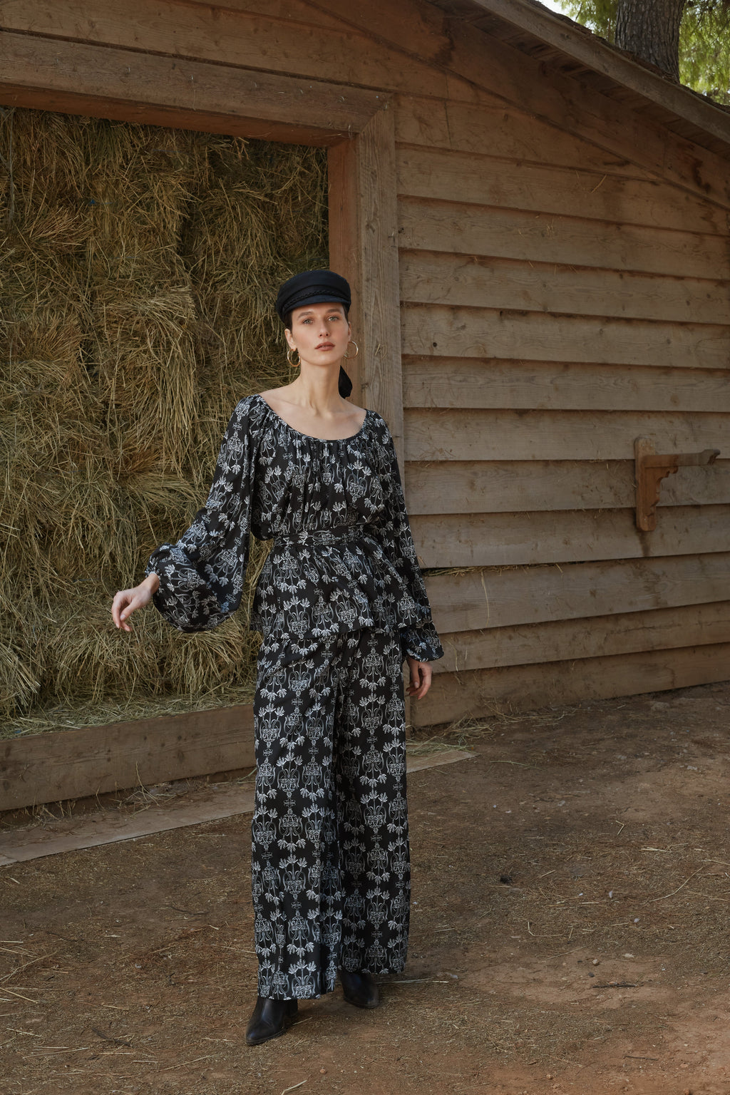 VLACHA TOP (Black Vase Print)